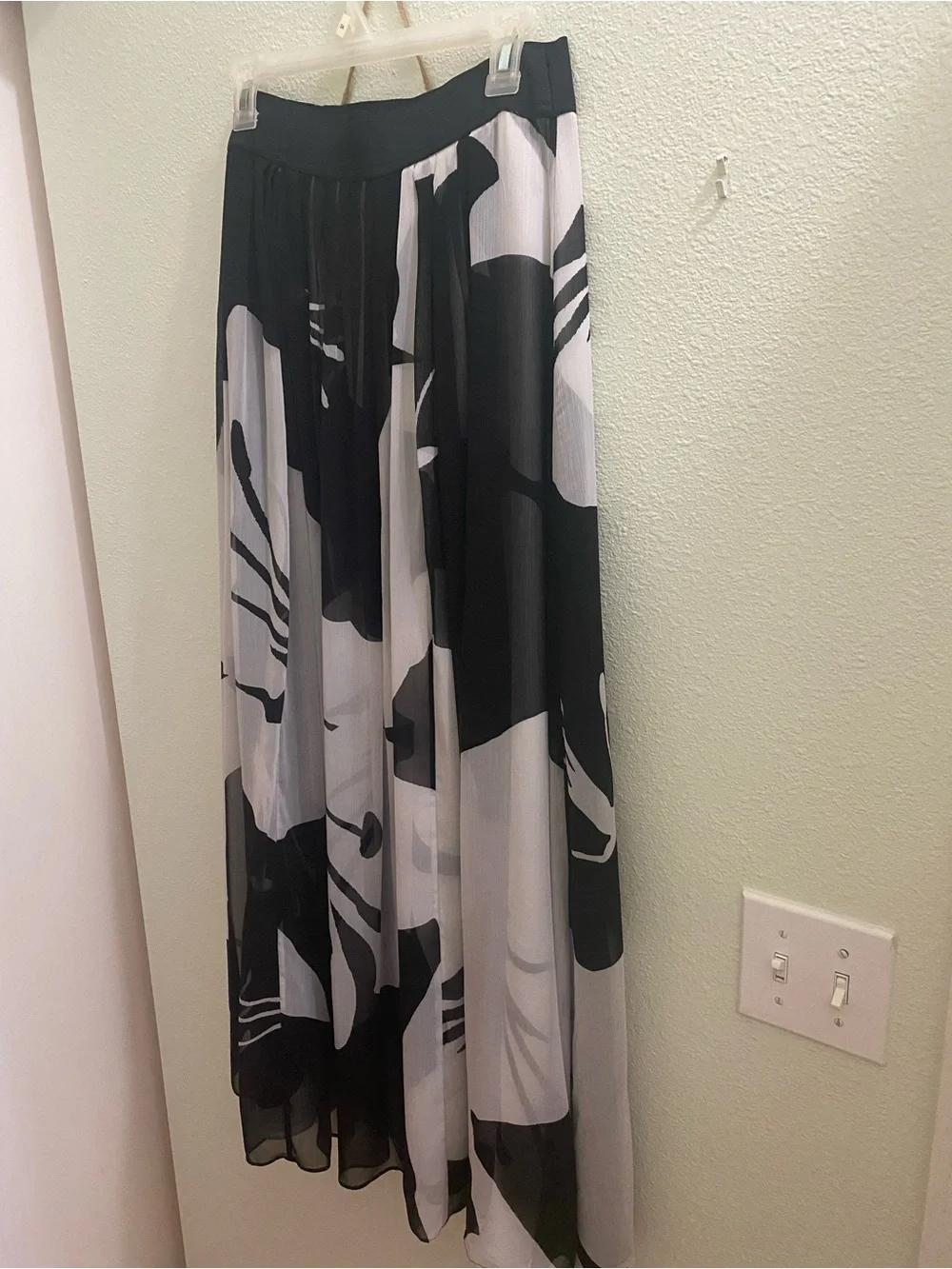 White House Black Market Black and White Floral Maxi Skirt - Picture 1 of 4